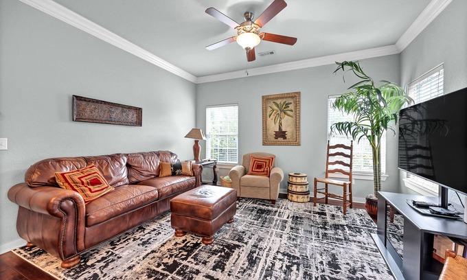 Bentonville House | Flourishing Palm Place 3 BR 2 BA near XNA
