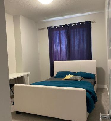 Southwest Calgary House | Flowealth Property Luxury Villa Near Lake Netflix TV Wifi