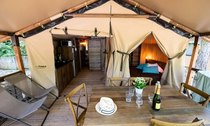 Die House | Flower Camping la Pinède * - Lodge Insolite Pinede 34 m2 - 2 bedrooms + Covered terrace + Plancha - 4 to 5 people - 4 pers. included in the tariff