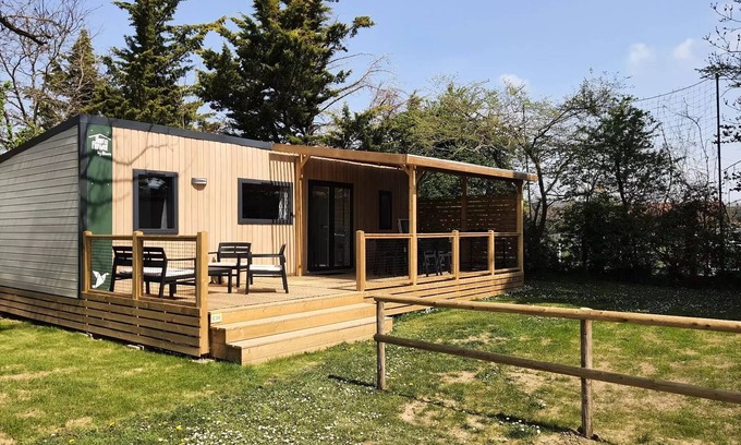 Hauterives House | Flower Camping Le Château * - Homeflower Premium 35m2 3 bedrooms + TV + dishwasher + air conditioning + terrace XL semi-covered 6 people