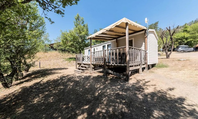 Clamensane House | Flower Camping Le Clot du Jay * - Mobile home Comfort 26m2 2 bedrooms + semi-covered terrace 4 people
