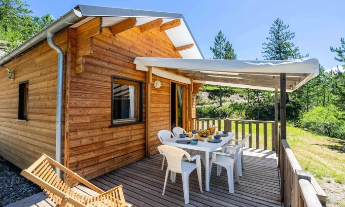 Clamensane Ski Chalet | Flower Camping Le Clot du Jay * - Wooden chalet Comfort 35m2 3 bedrooms + TV + Terrace 8 persons