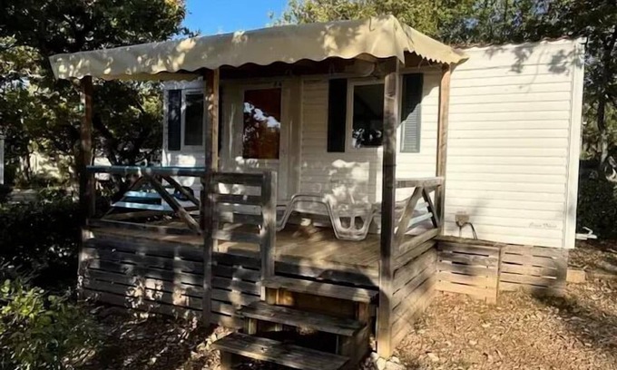 Banon House | Flower Camping le Epi Bleu * - Mobile home Standard 21m2 (2 bedrooms) + covered terrace 8m2 4 people