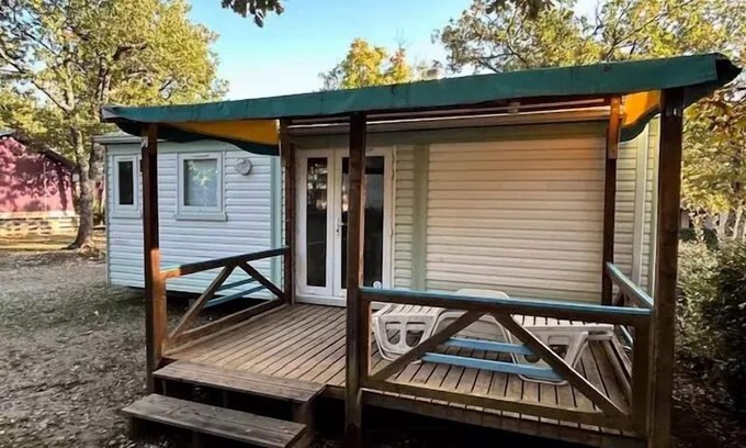 Banon House | Flower Camping le Epi Bleu * - Mobile home Standard 26m2 (2 bedrooms) + covered terrace 8m2 4 people