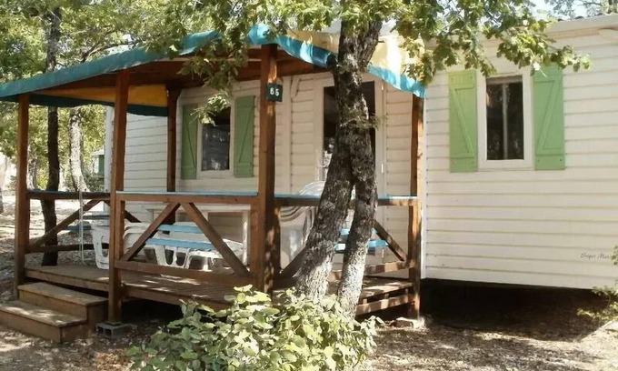 Banon House | Flower Camping le Epi Bleu * - Mobile home Comfort 26m2 (2 bedrooms) + covered terrace 10m2 4 people