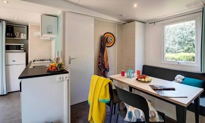 Loix House | Flower Camping Les Ilates * - Homeflower PREMIUM 26,5m2 (2 bedrooms) + CLIM + semi-covered terrace + TV + sheets + towels 4 people