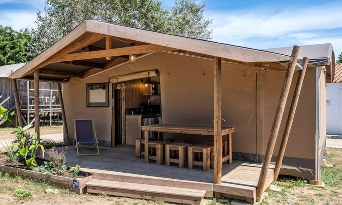 Loix House | Flower Camping Les Ilates * - Ecolodge Cotton canvas COMFORT 35m² (2 bedrooms) including 11m² covered terrace + TV for 5 people