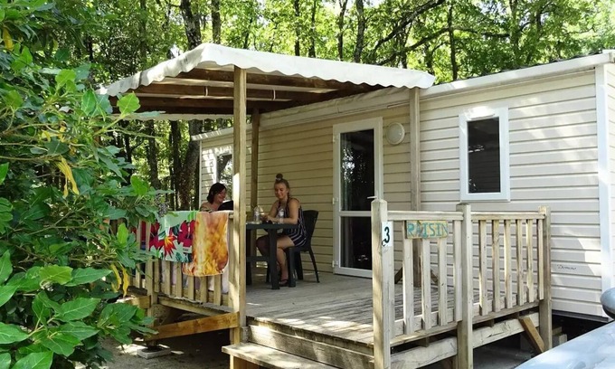 Grignan House | Flower Camping LES TRUFFIERES * - Mobile home Domino STANDARD 24m2 - 2 bedrooms + TV + semi-covered terrace 10m2 4 people