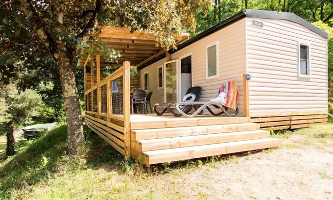 Les Ollieres-sur-Eyrieux House | Flower Camping Mas de Champel * - Mobile-Home 30m2 Premium - 2 bedrooms - Covered terrace - CLIM + TV + sheets + towels included 4 people