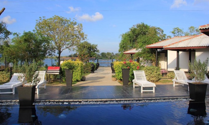 Mahasenpura House | Flower Garden Lake Resort