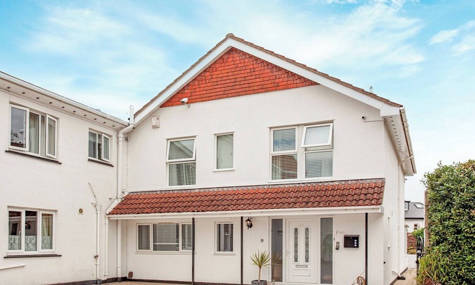Roundham Cottage | Flower Pots House - UK39782