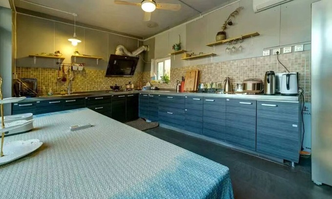 Huairou Bed & Breakfast | Flower Yard