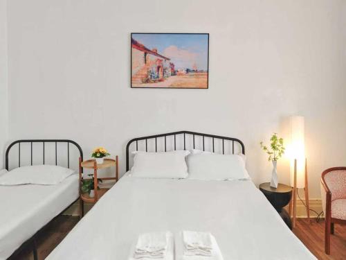 Huaihai Road Commercial Area Apartment | flower155