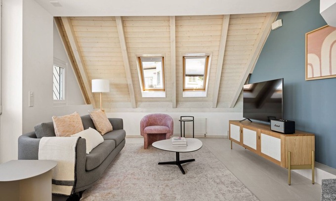 Oberstrass Apartment | Fluntern 4.5 Room w/Storage & W/D, 7 mins to Mkt