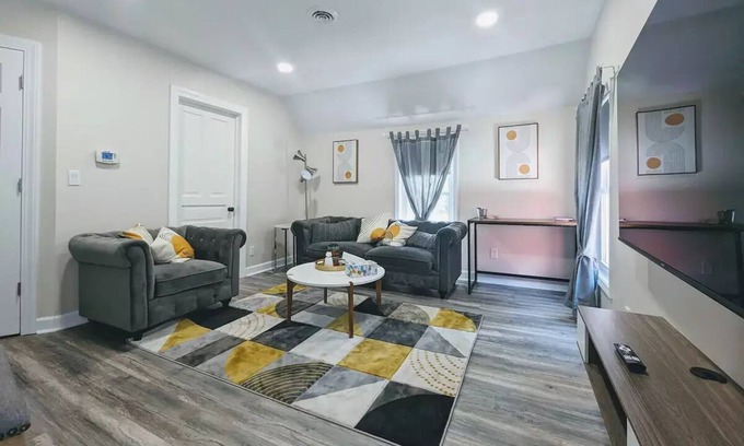 Flushing Apartment | Flushing Centennial Farmhouse,Apt B-Fully stocked