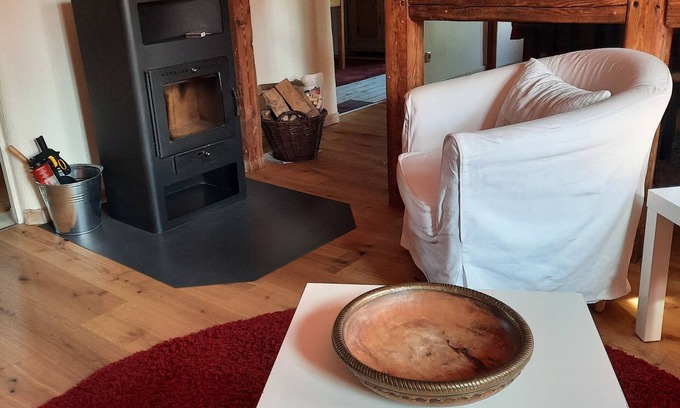 Bleckede Apartment | Flusslandschaft Elbe: Organic vacation apartment with wood-burning stove and garden