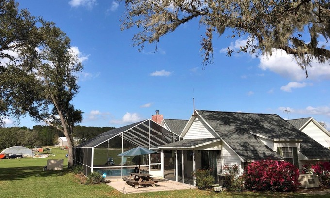 Fruitland Park Cottage | Fly-in place to stay close to The Villages