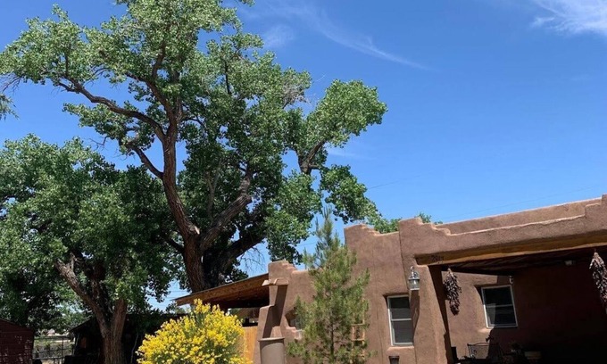 Albuquerque House | Flyover Cottage/Quaint 2-bedroom house in charming rural Albuquerque