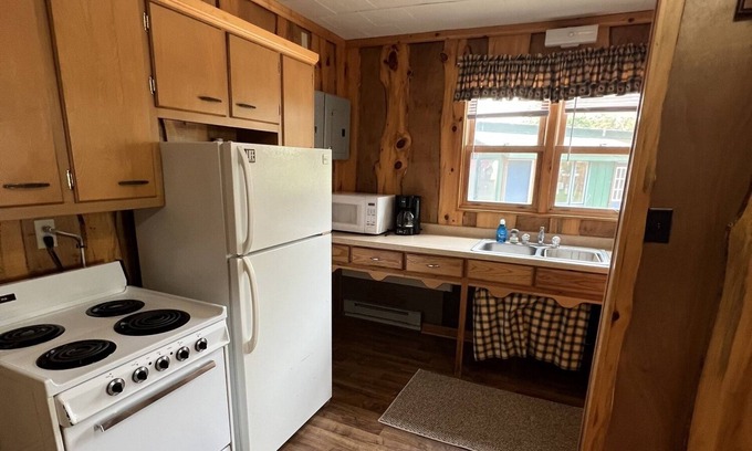 Phillips Cabin | Flyway Resort ‘The Duck Shack’ on Wilson Lake
