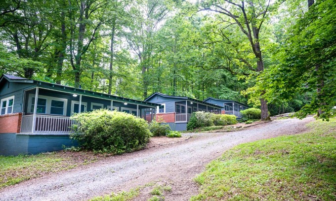 Pisgah Forest Hotel | Foggy Bottom Cabins