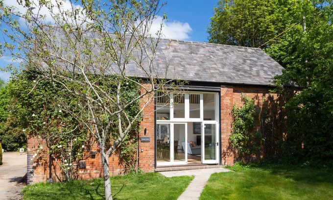 Princes Risborough Cottage | Folley's Barn is located in the well-known village of Bledlow and is the perfect place for couples a