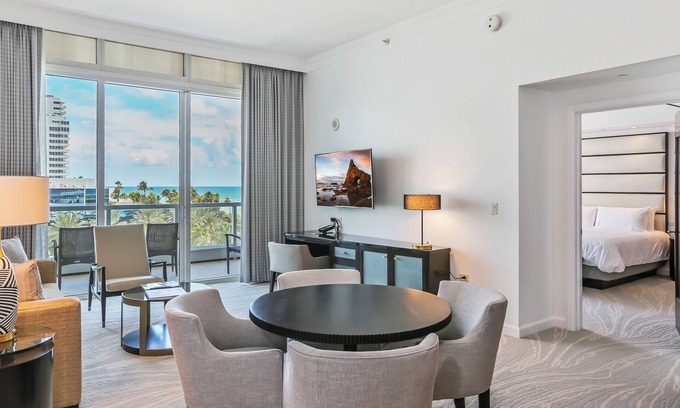 Mid Beach Condo | Fontainebleau OceanView Suite Full Kitchen, washer/dryer, FREE Valet&Spa Passes!