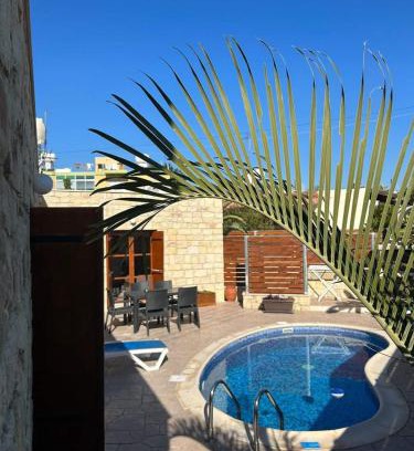 Anarita House | Fontana Traditional House