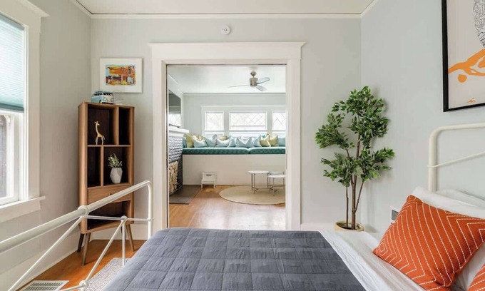 Belmont Apartment | Foodie Hotspot Walk Everywhere 1BR Retreat