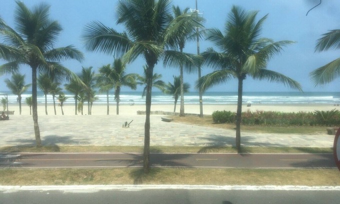 Balneario Paqueta House | Foot in the sand at Caiçara beach