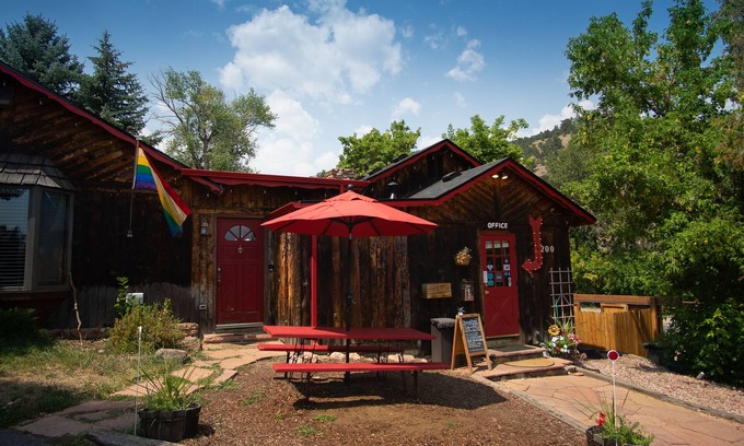 Lower Arapahoe Hotel | Foot of the Mountain Motel