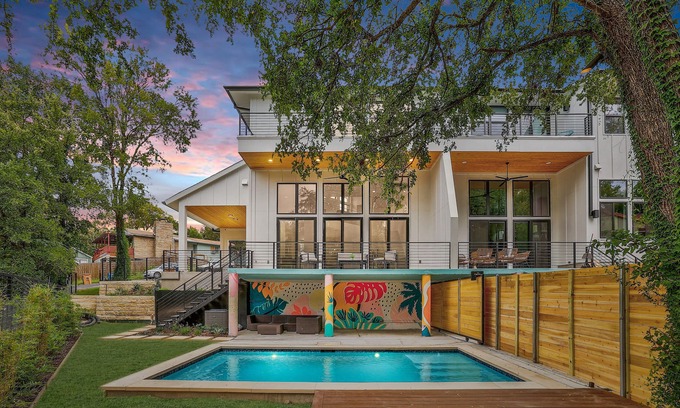 Riverside House | Football Fave - Pool, 5 Min to Downtown, Photo Op!