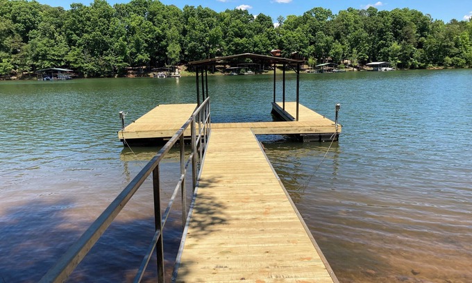 Hartwell Cottage | Football season is coming! UGA or Clemson? We've got you covered!