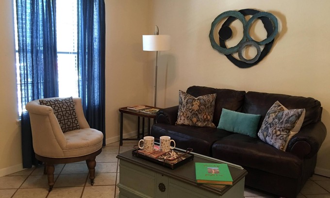Tallahassee House | FOOTBALL/VISIT STUDENTS/JOB/HIGH ROAD 2 MILES TO FSU STADIUM, TV W.HULU,QUIET