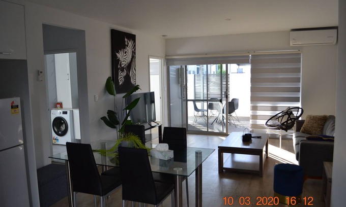 Kelmscott House | FOOTHILLS LIVING ONLY 30min TO PERTH CITY