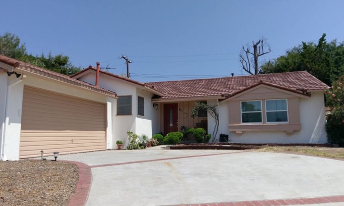 North Arroyo House | Foothills Retreat House near the Rose Bowl