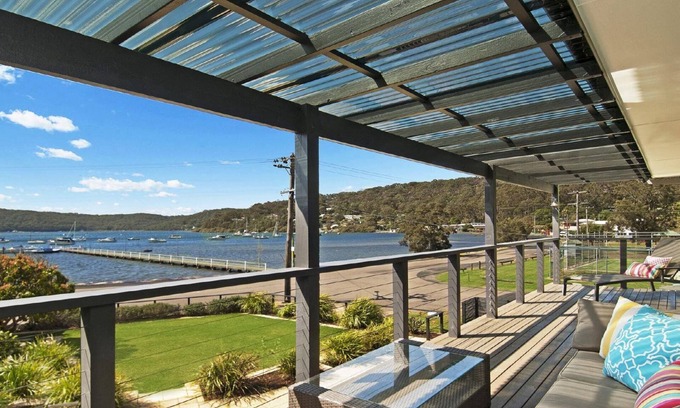 Pretty Beach Central Coast House | 'Footsteps to the Bay' by Accom Holidays