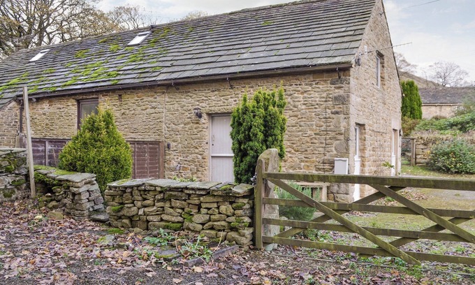 Peak District Cottage | For a relaxing country holiday or romantic break, this cosy cottage is ideal.