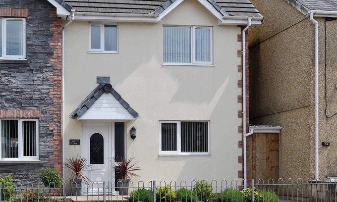 Ammanford Cottage | For anyone who loves the great outdoors, this is the place for you.