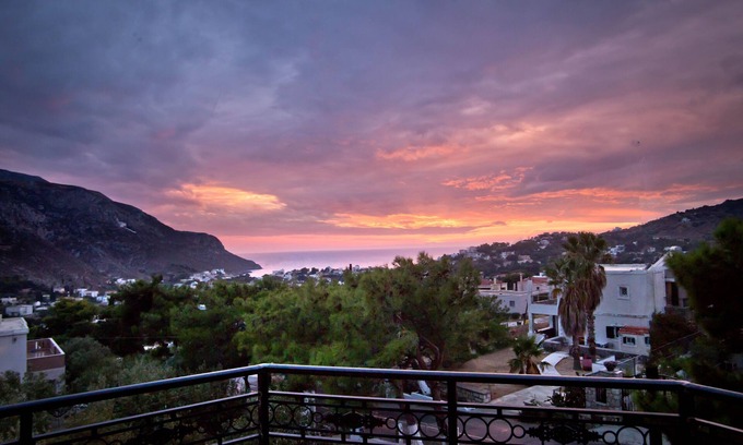 Panormos Villa | For families & friend groups close to beaches &climbing sectors. Great location!