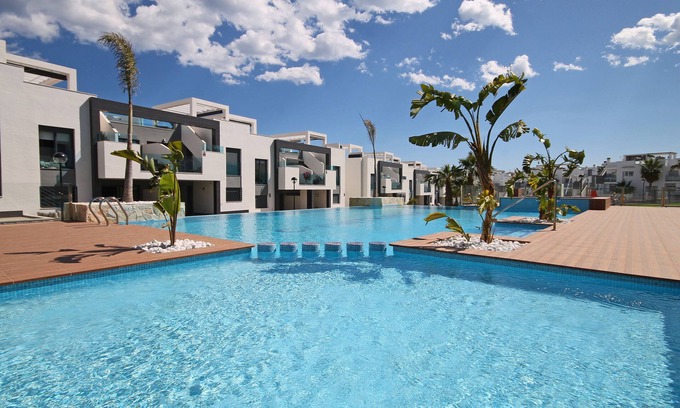 Los Altos Apartment | For rent: Penthouse Casa Esmeralda with large roof terrace, sea and pool view.