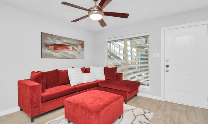 Brookhollow Apartment | For the Love of Red