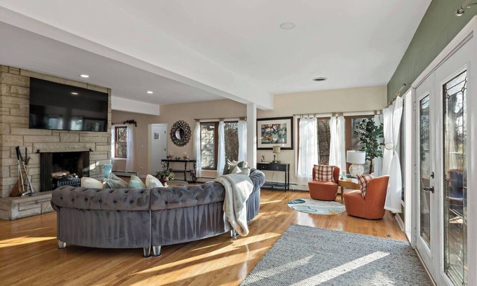 Homewood House | Fore Peace & Love at the Golf House 4 Beds, Lots of Light Warm Retreat