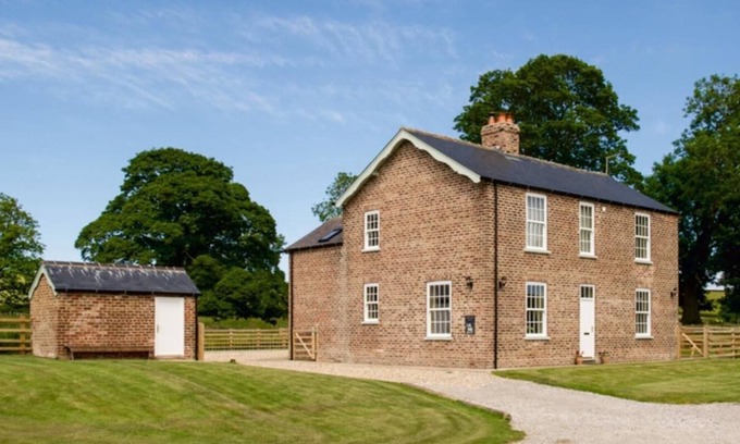 Buckton Other | Foremans House in beautiful Yorkshire with countryside views and beach nearby