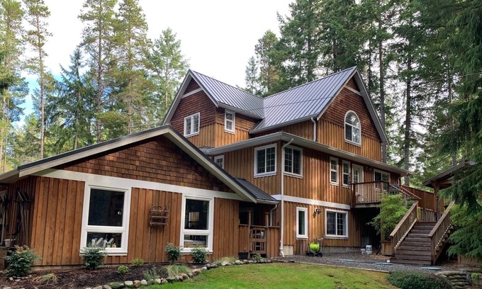 Comox House | Forest Beach Retreat