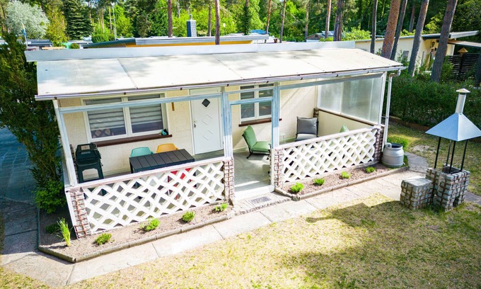 Gommern House | Forest bungalow with WLAN and terrace near the lake - dogs welcome