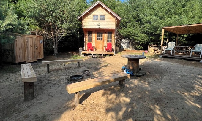 Langton Apartment | Forest Bunkie Trails & Stargazing