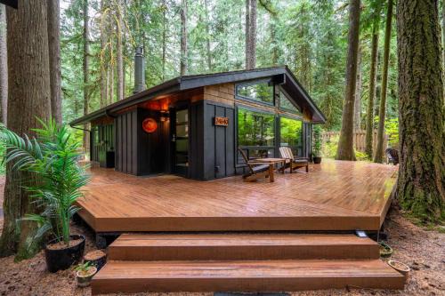 Zigzag House | Forest Cabin Retreat - Dog Friendly - Hot Tub