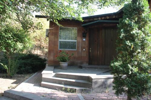 Nor-Nork Hotel | Forest Cottages Hotel EVN