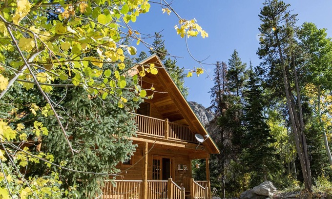Garfield Cabin | Forest Creek Cabin- Beautiful Mountain Getaway!