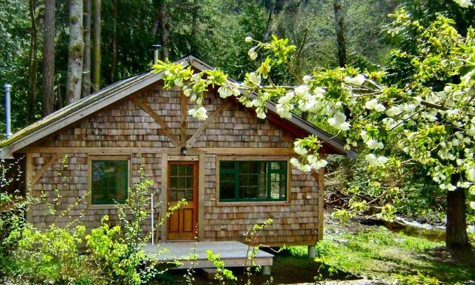 Powell River Cottage | Forest Garden Cottage by the Ocean
